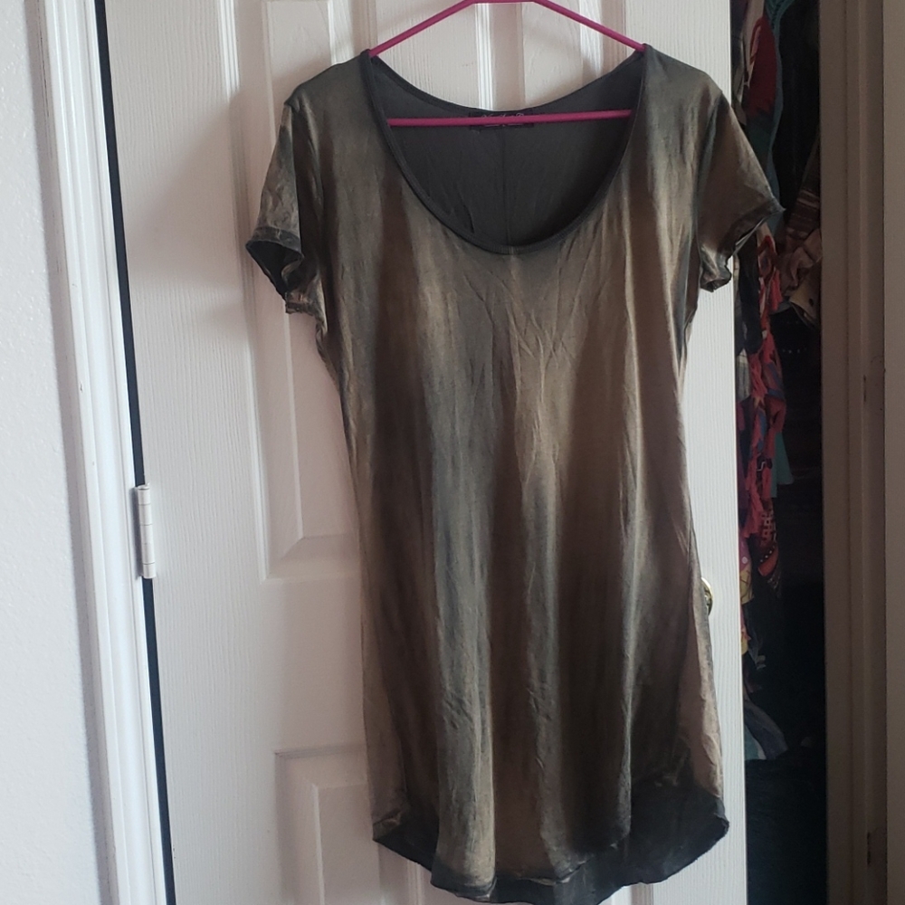 Tee with cute detailing